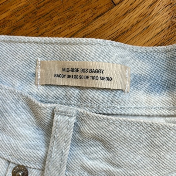 Women's Mid-Rise 90's Baggy Cloud Jeans - Universal Thread Light Wash new - Picture 6 of 8